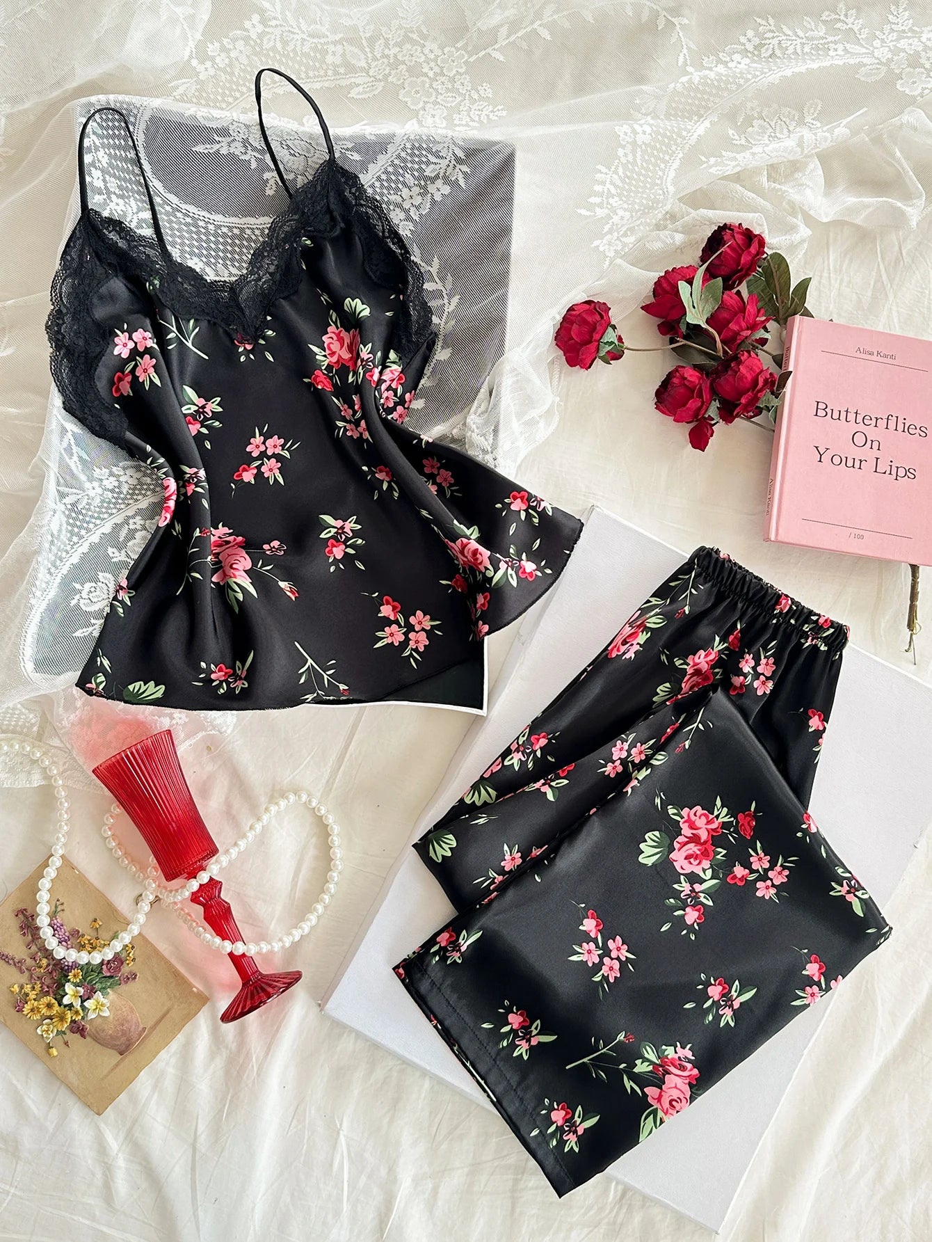 Romantic Printed V Neck Lace Top And Pants