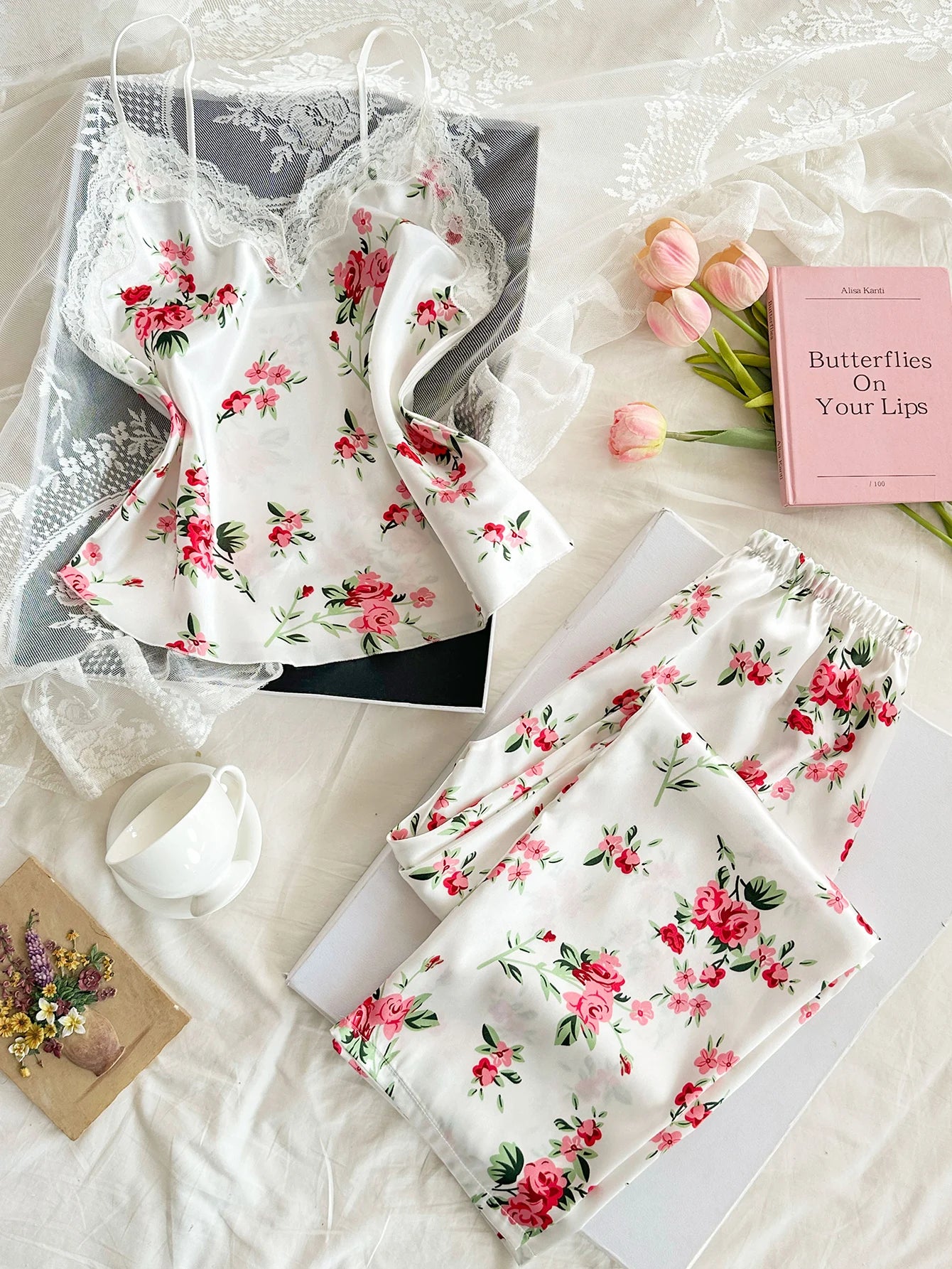 Romantic Printed V Neck Lace Top And Pants