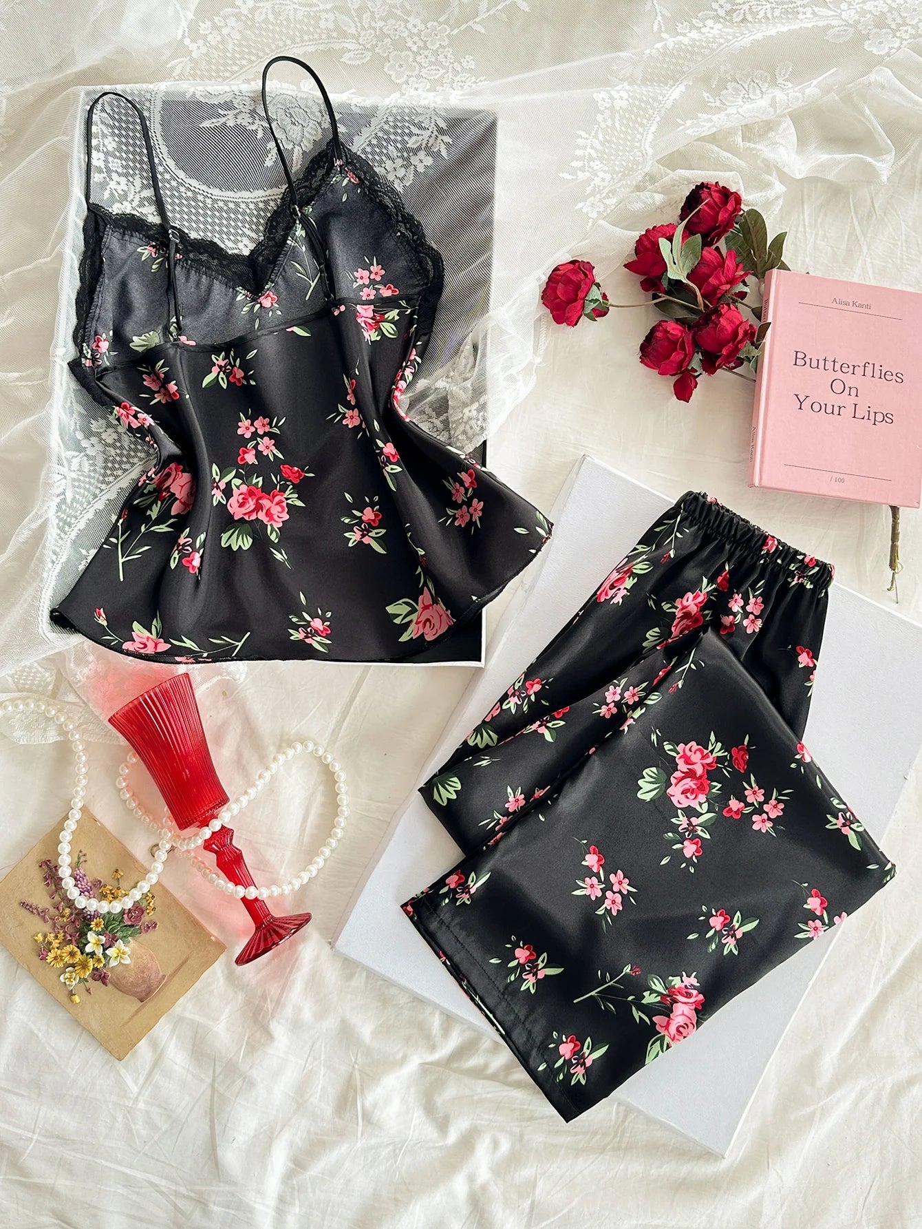 Romantic Printed V Neck Lace Top And Pants